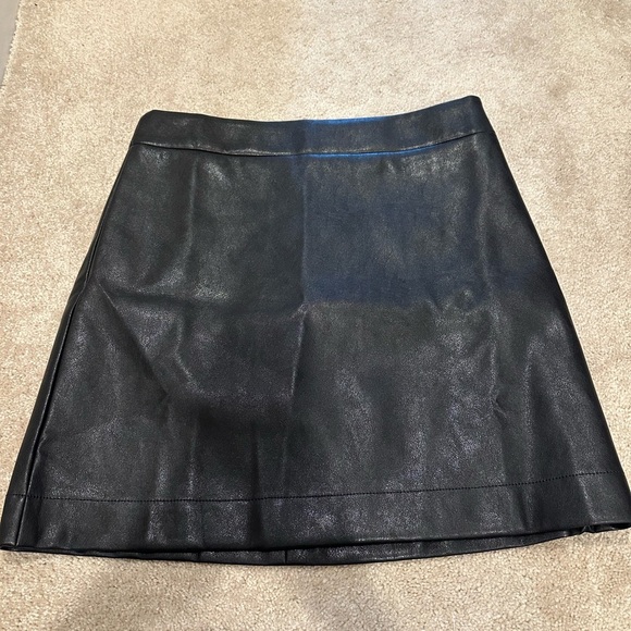 NEW J. CREW BLACK FAUX LEATHER A-LINE MINI SKIRT BC893 SIZE 10 - Picture 4 of 5